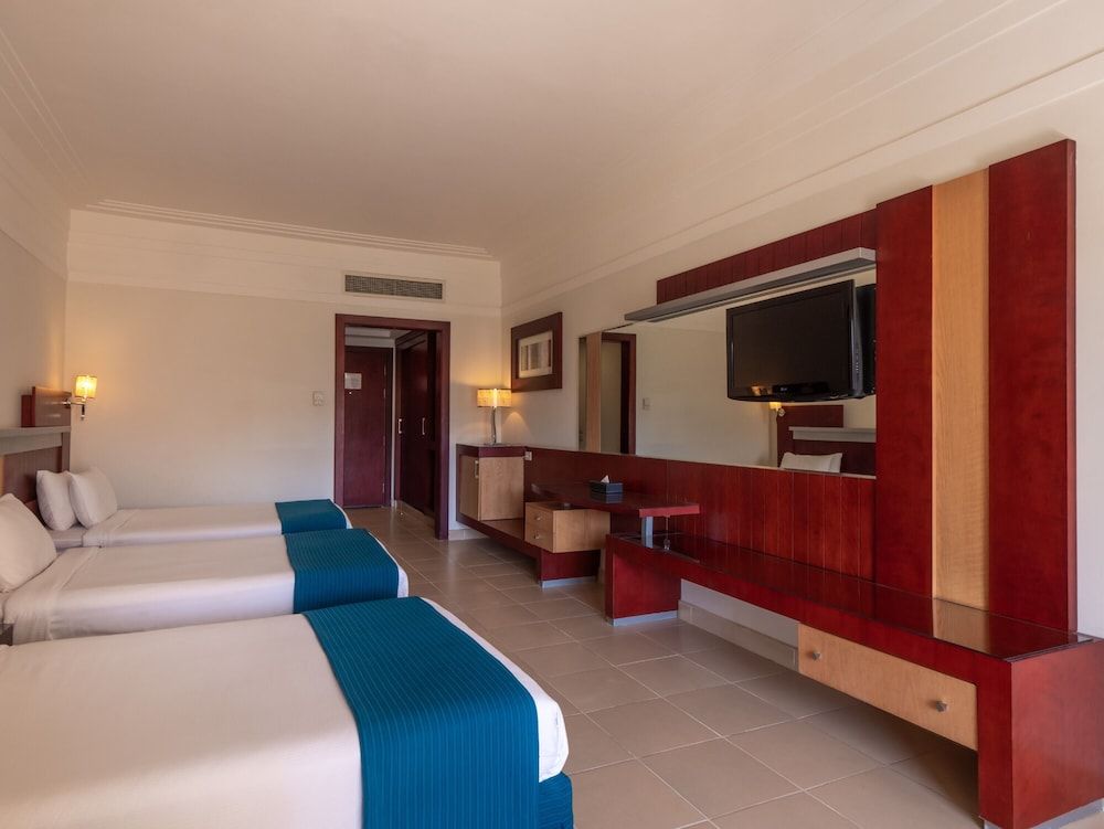 Serenity Alma Heights Superior Room, Garden View 3