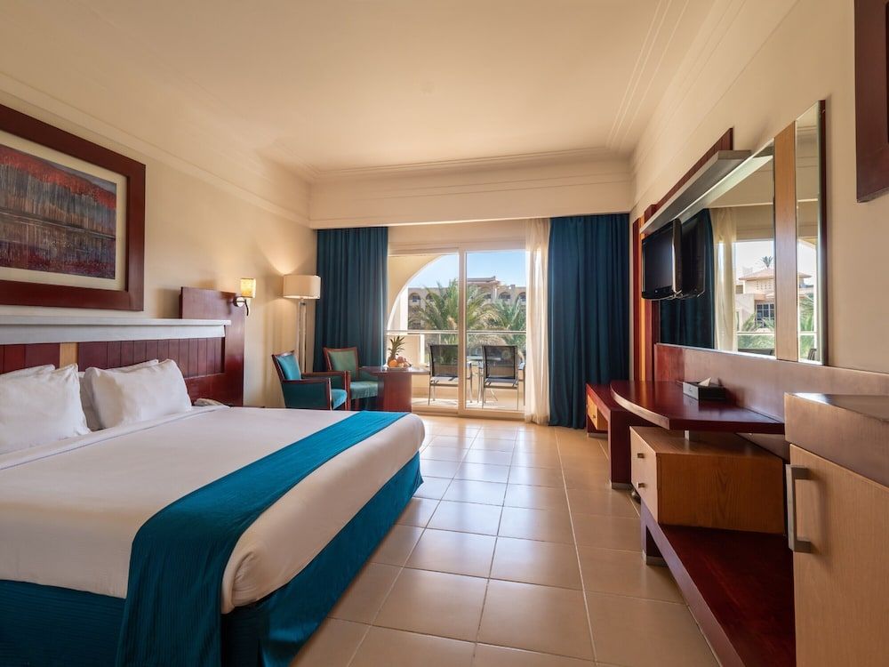 Serenity Alma Heights Superior Room, Garden View