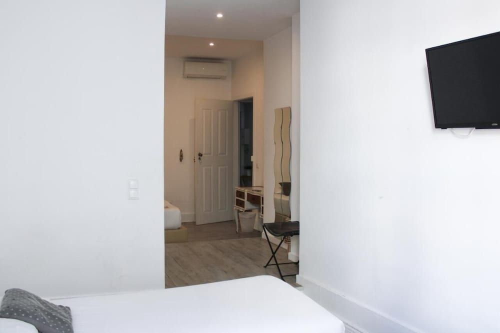 Urban City Standard Quadruple Room 3