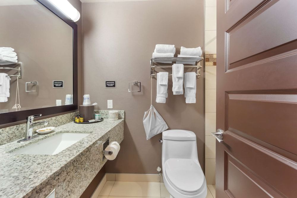 Best Western Plus Fox Creek Suite, 1 King Bed, Non Smoking, Jetted Tub 4