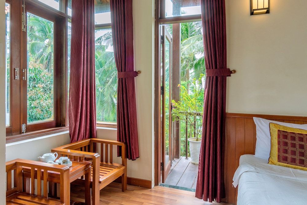 Riverside Oasis Villa Deluxe Double or Twin Room, River View 2