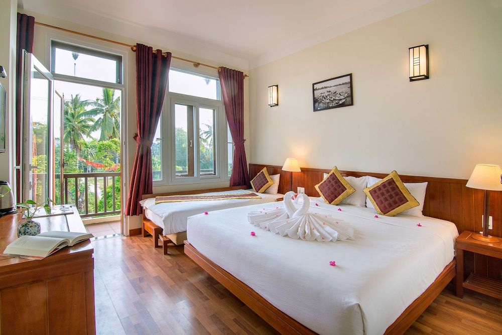 Riverside Oasis Villa Deluxe Triple Room 2