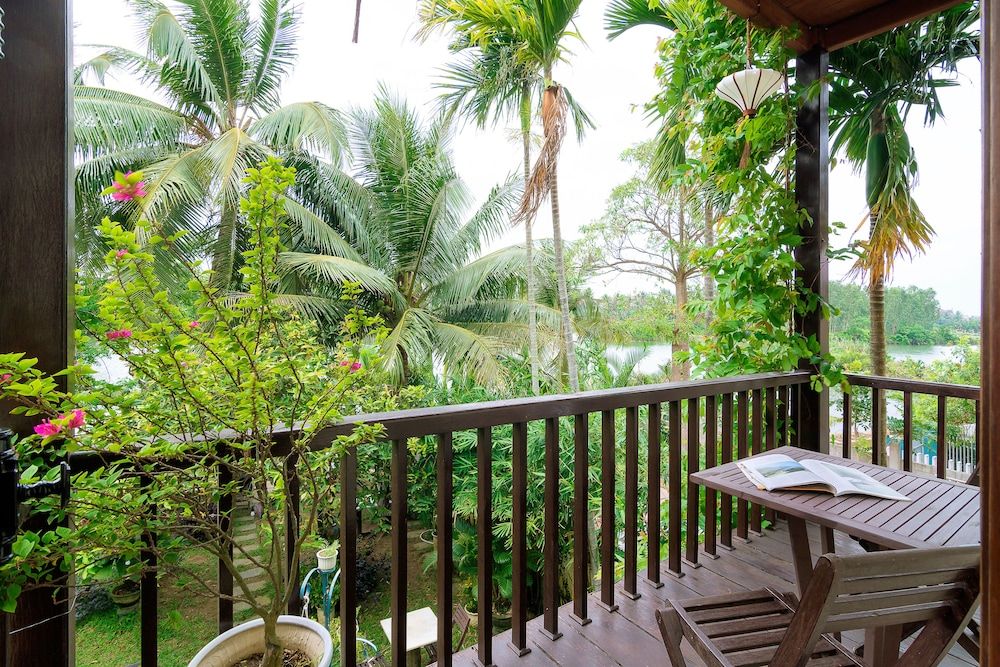 Riverside Oasis Villa Deluxe Double or Twin Room, River View 4