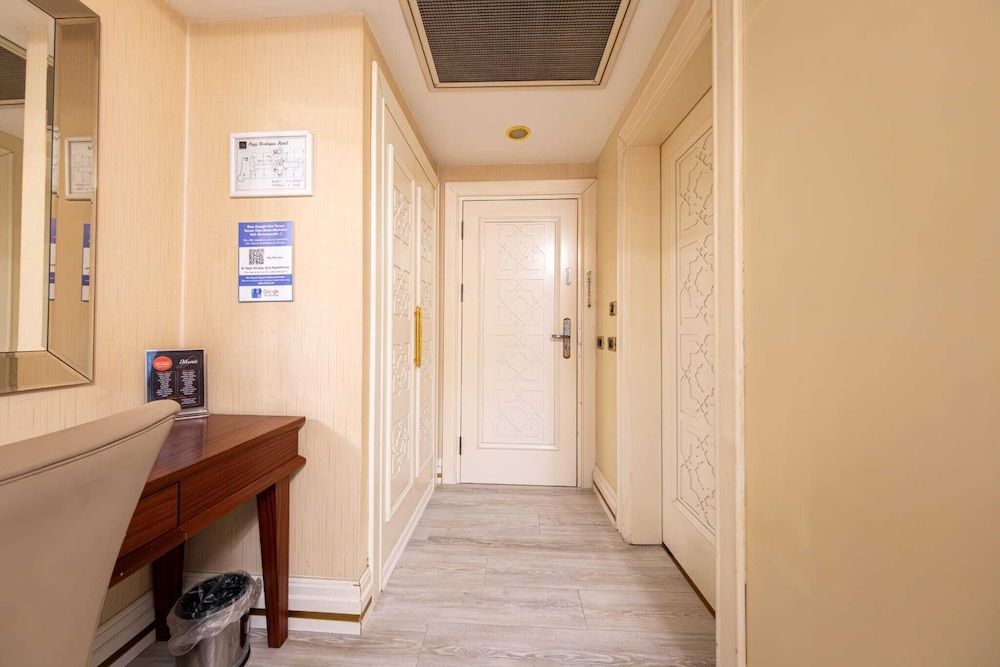 Myy Homes - Boutique class Deluxe Double Room 8