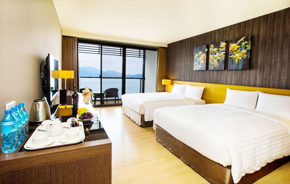 Deluxe Quadruple Room, Lake View