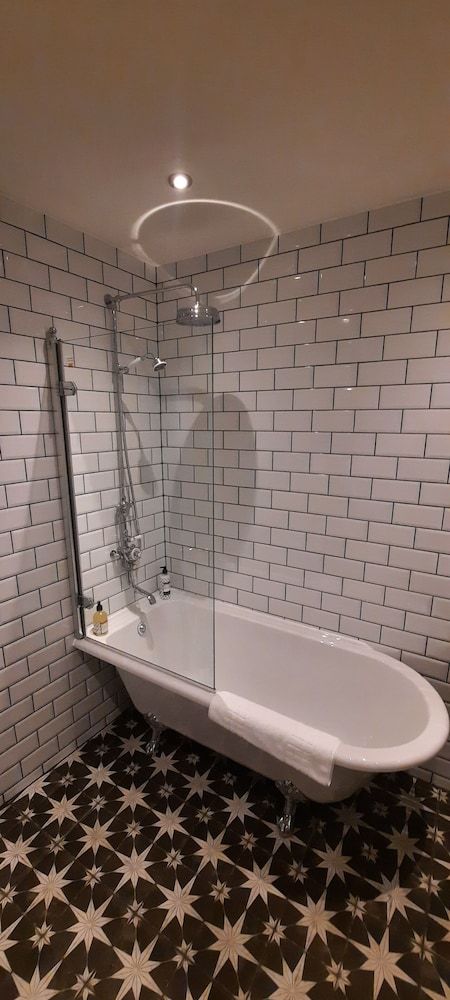 Oakhill Ground Floor Double/Twin 2