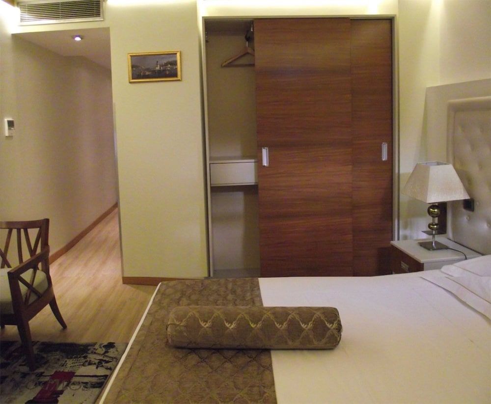 Galata Palace Hotel Deluxe Double Room 11
