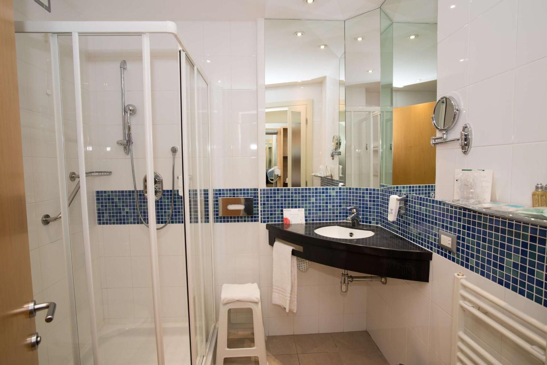 Best Western Palace Inn Hotel Classic Double Room 3