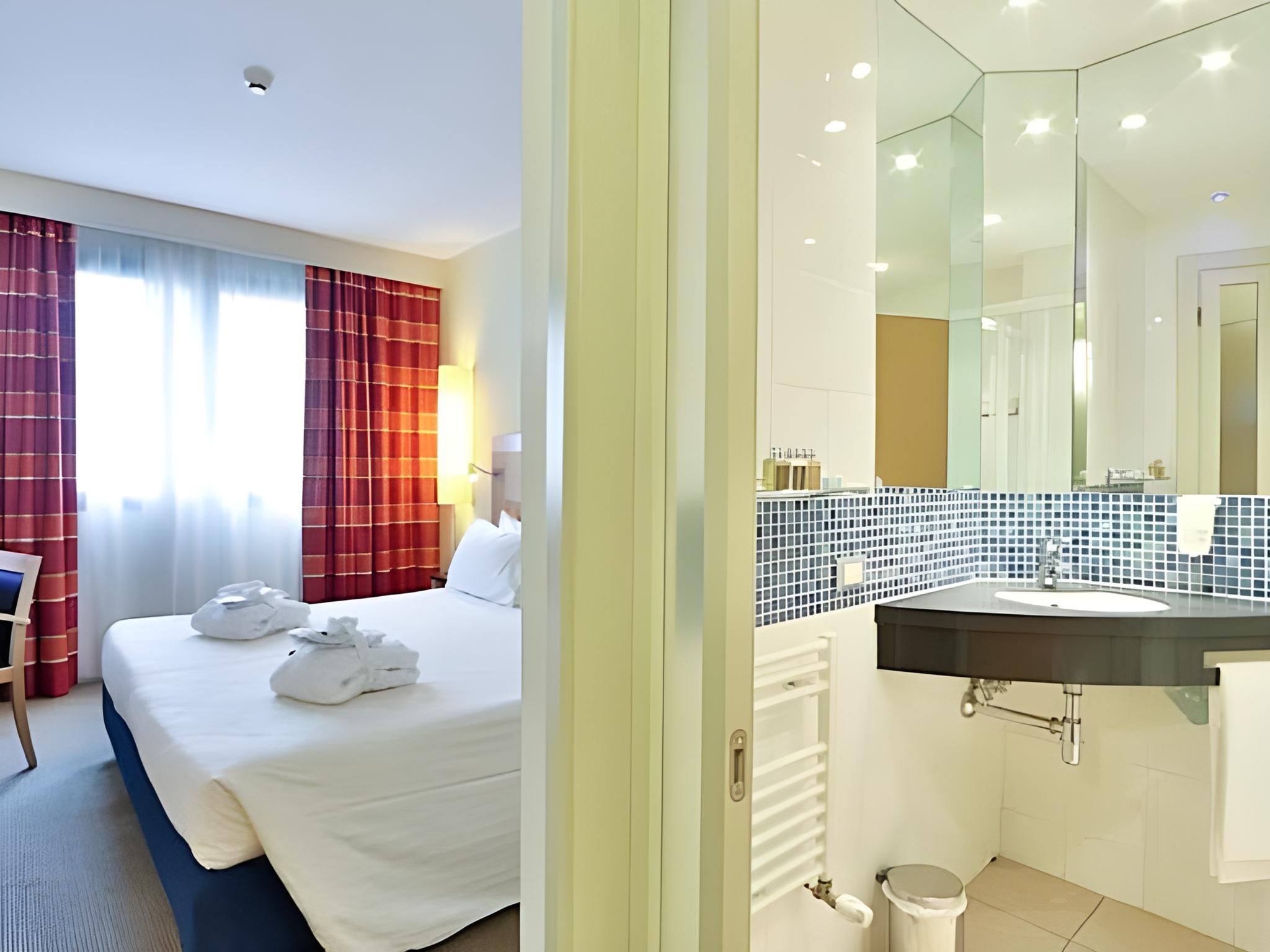 Double Room for Single Use