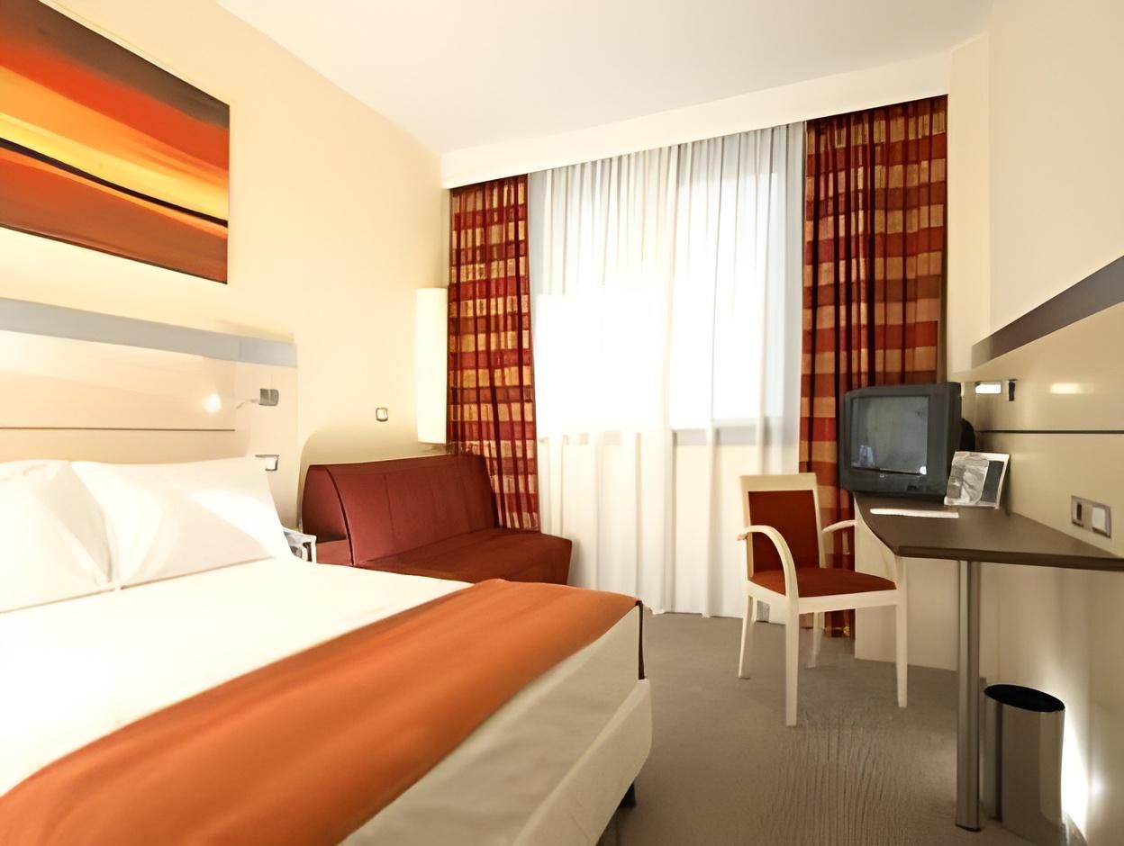 Double Room for Single Use