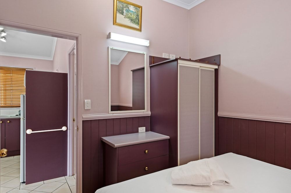 Discovery Parks - Rockhampton Superior 1 Bedroom Cabin 3