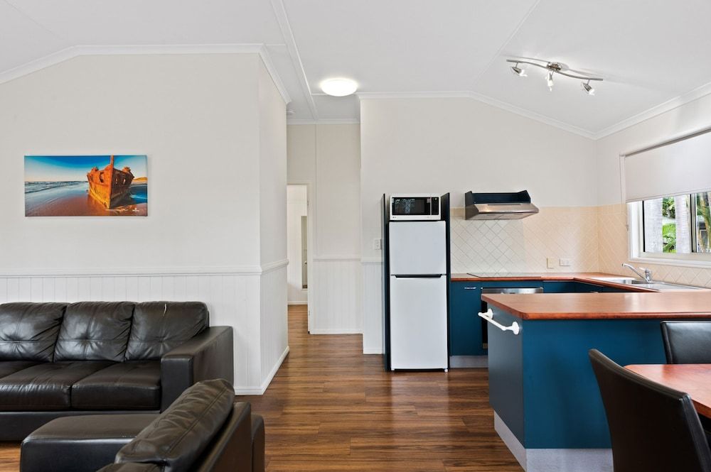 Discovery Parks - Rockhampton Deluxe 2 Bedroom Cabin 4