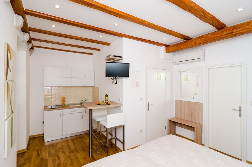 undefined Apartments Raic 6