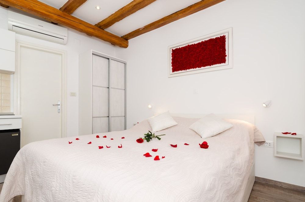 Apartments Raic Studio 16