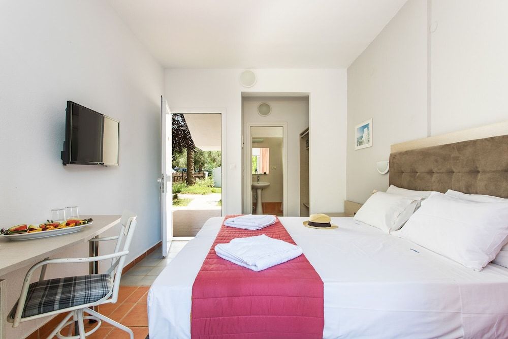 Standard Double Room, Garden View