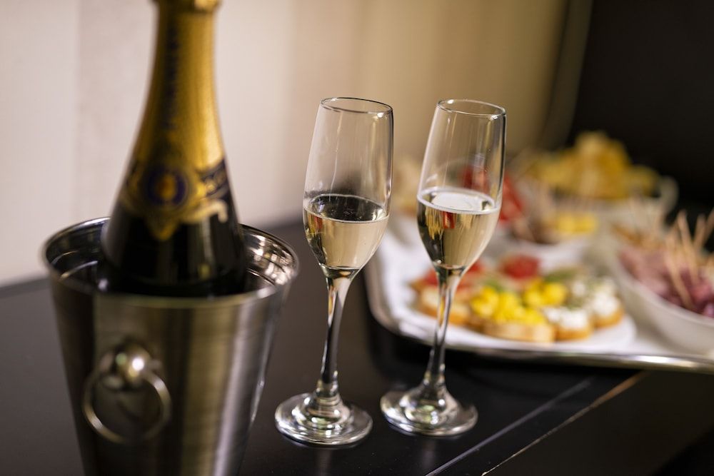 Room Service - Dining