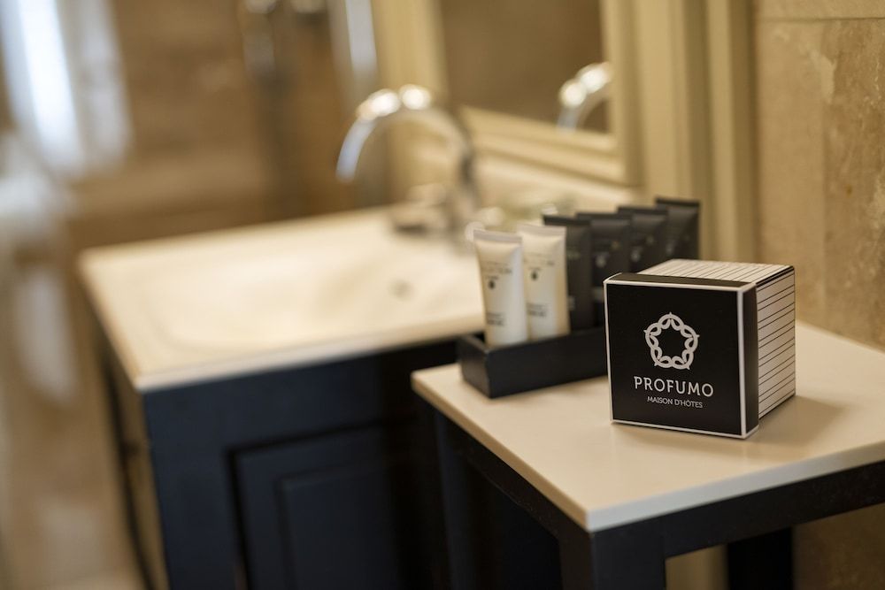 Bathroom amenities