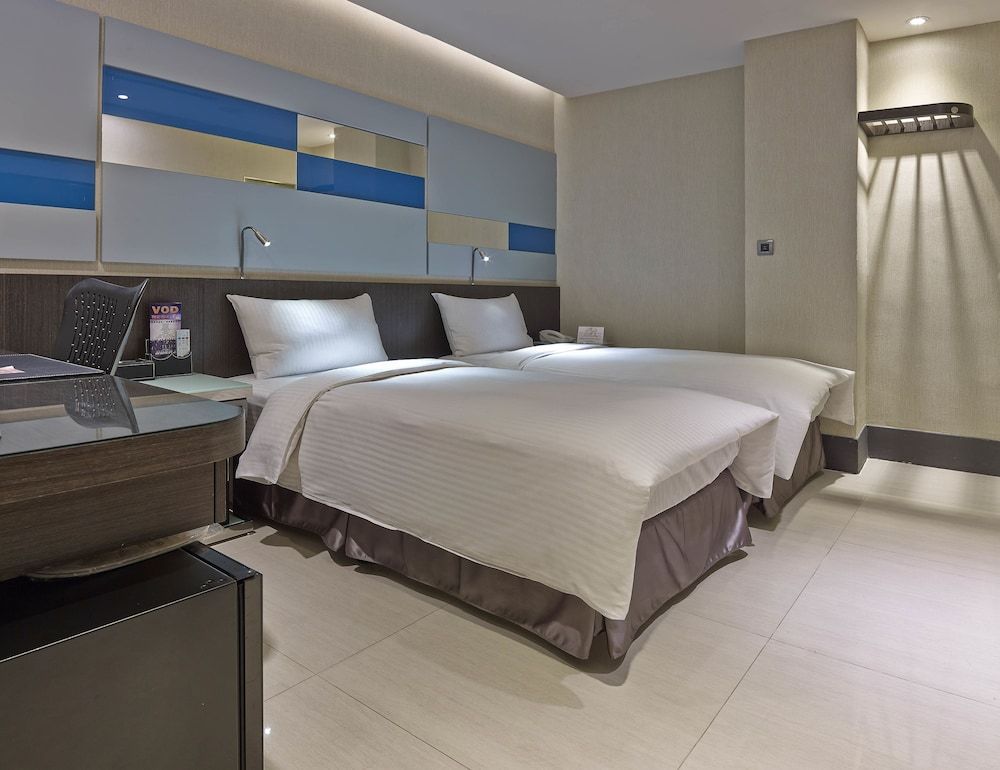 Standard Room, 2 Twin Beds, No Windows