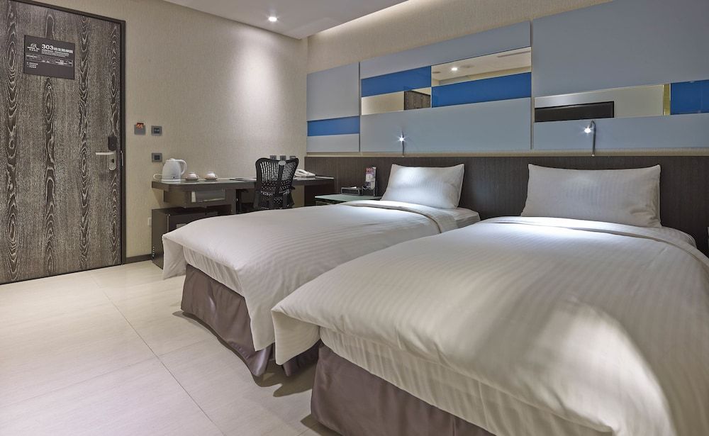 Standard Room, 2 Twin Beds, No Windows