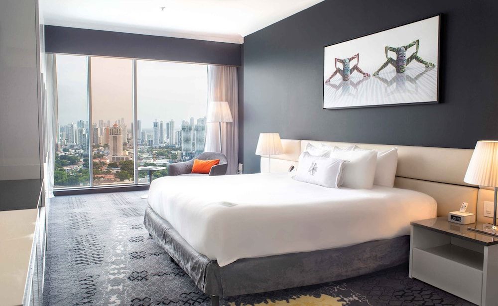 Deluxe Room, 1 King Bed, City View