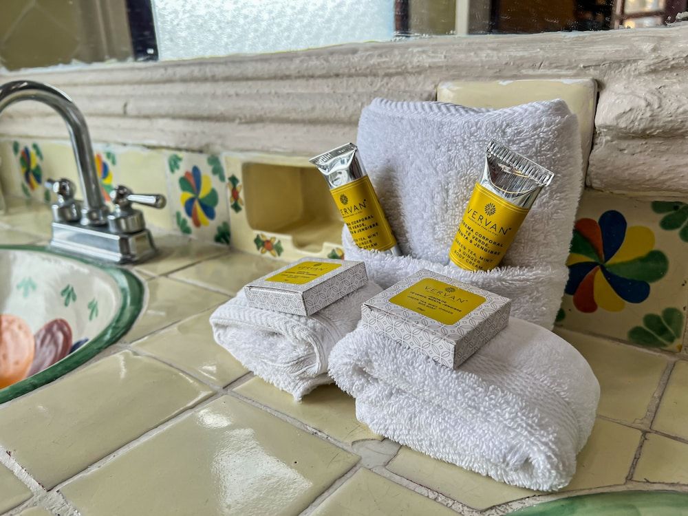 Hacienda de las Flores Executive Suite 7