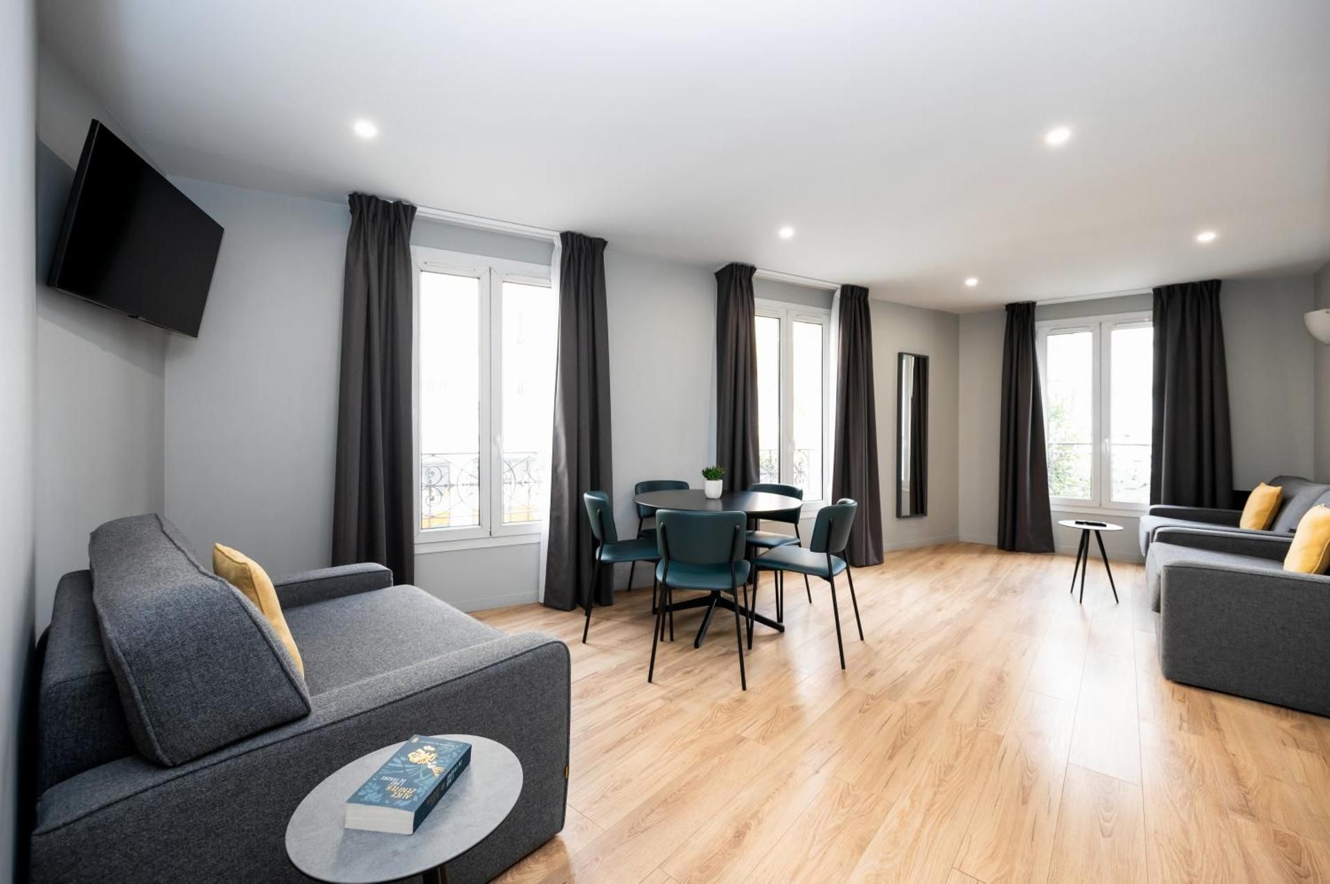 One-Bedroom Apartment (5 Adults)