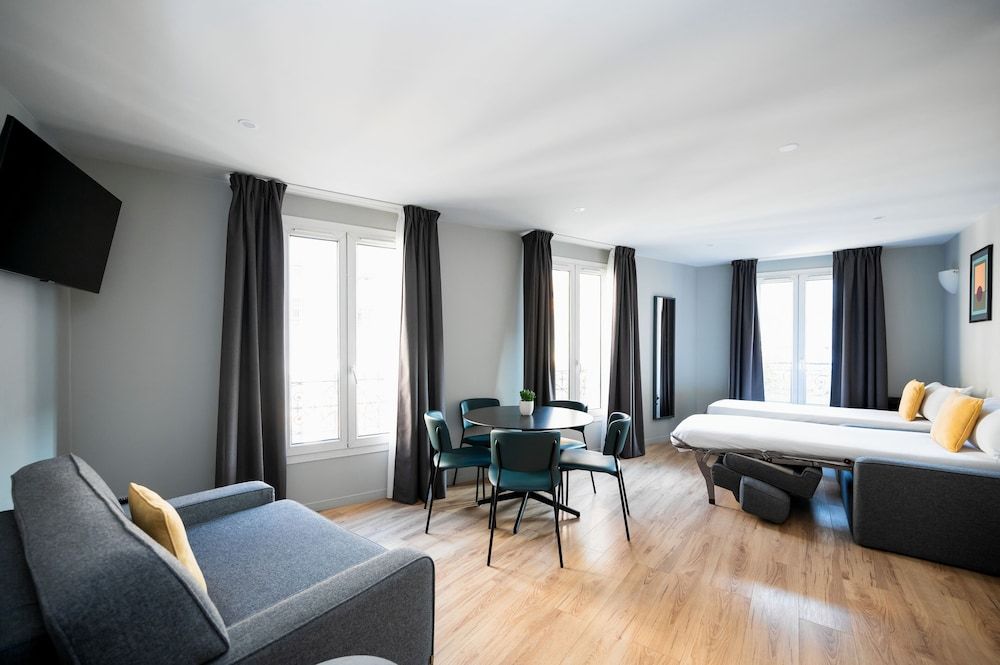 One Bedroom Apartment (5 Adults)