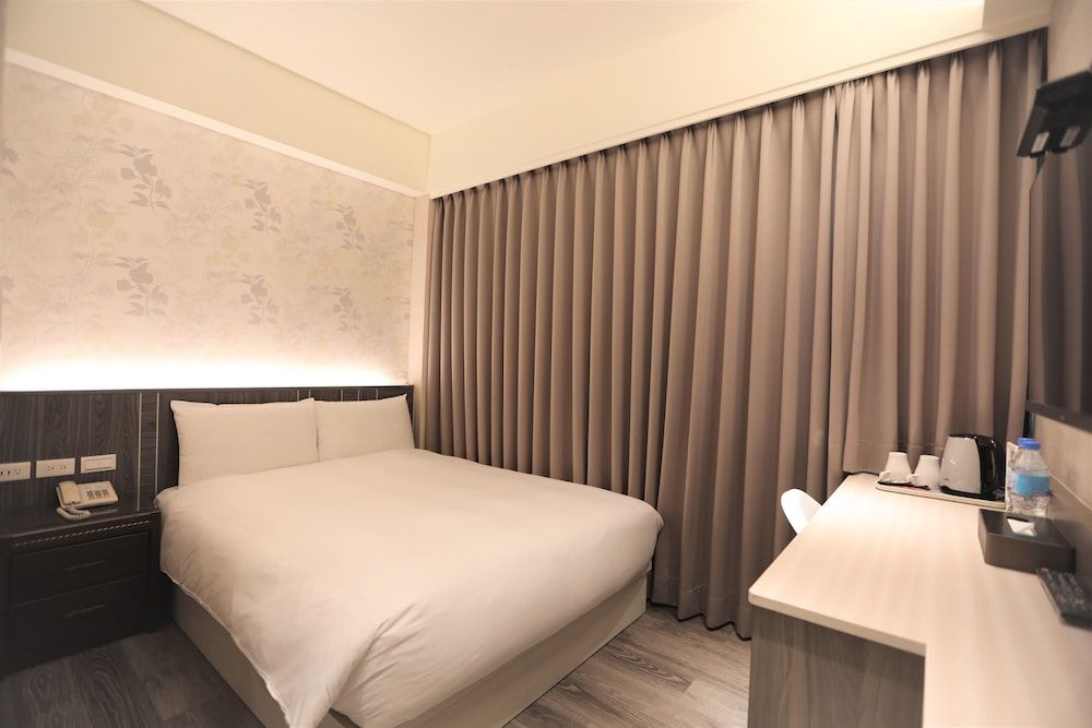 Chair Man Hotel Standard Double Room 5