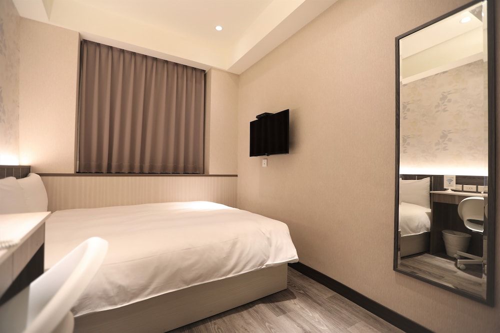 Chair Man Hotel Standard Double Room 4