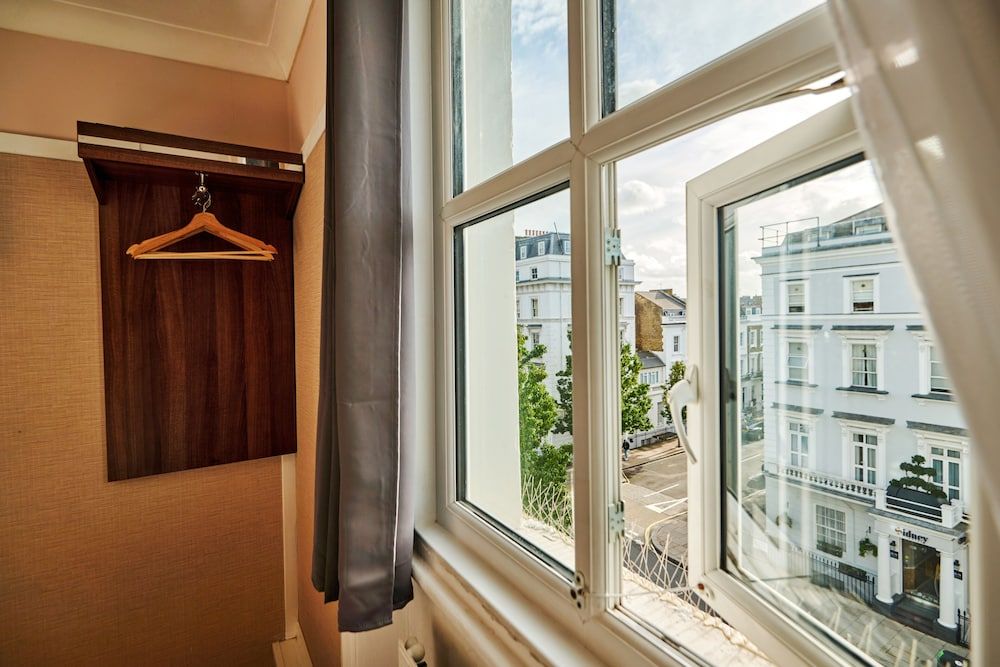 Huttons Hotel, Victoria London Double Room 8