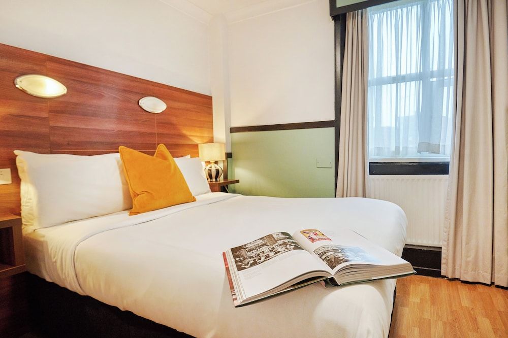 Huttons Hotel, Victoria London Double Room 3