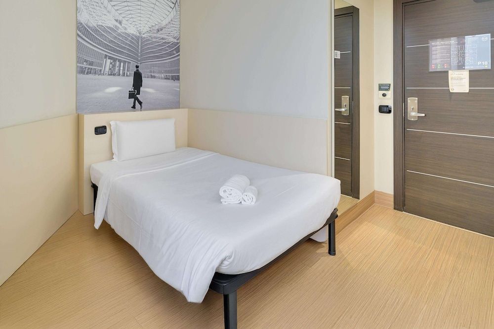 Single Non-Smoking Room