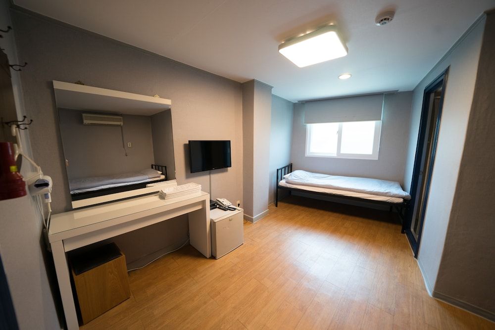 Beewon Guest House - Hostel Standard Twin Room 6