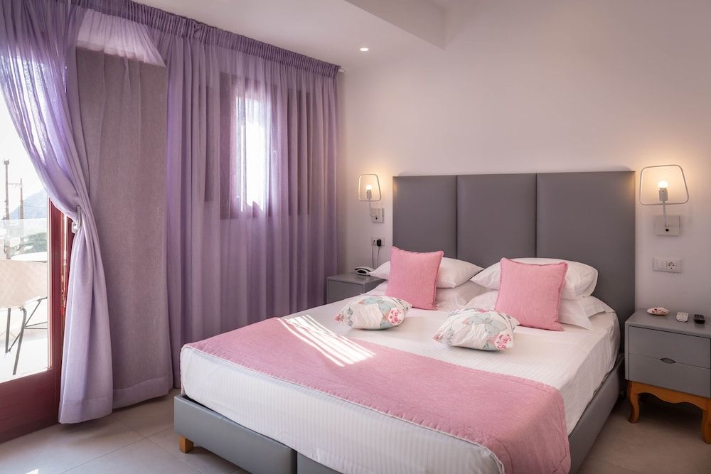 undefined Mar n Mar Crown Hotel and Suites 3
