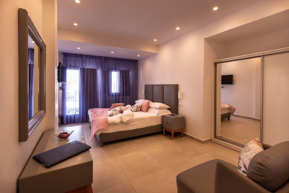 undefined Mar n Mar Crown Hotel and Suites 2