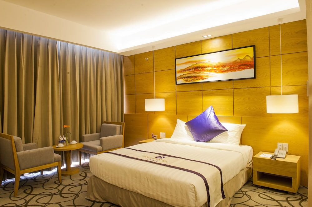 undefined Iris Hotel 8