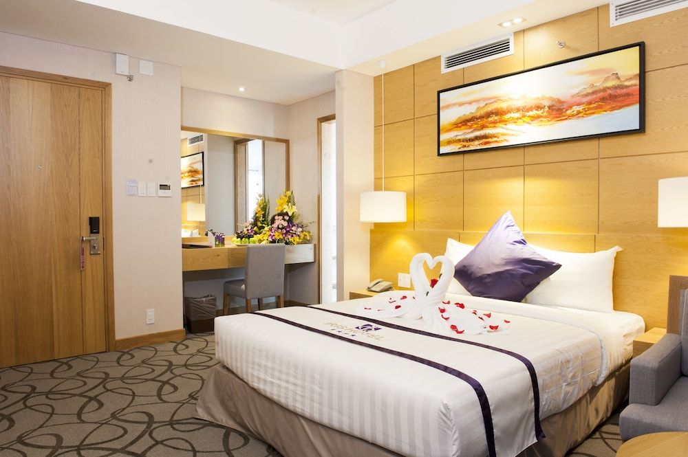 undefined Iris Hotel 3
