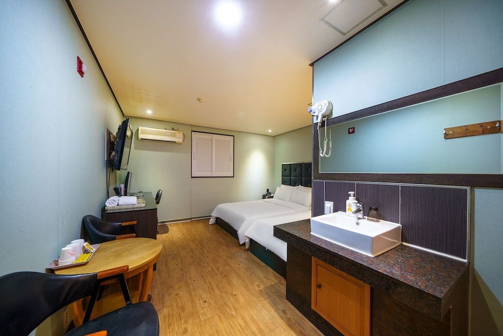 Chakan Hotel Deluxe Twin Room