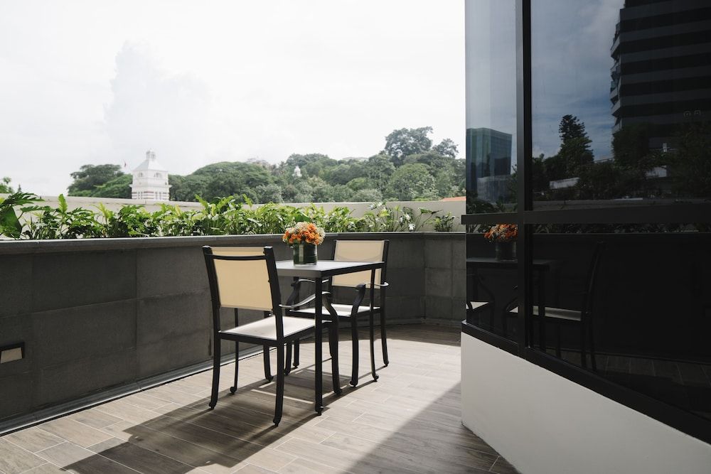 Garden Junior Suite 1 King