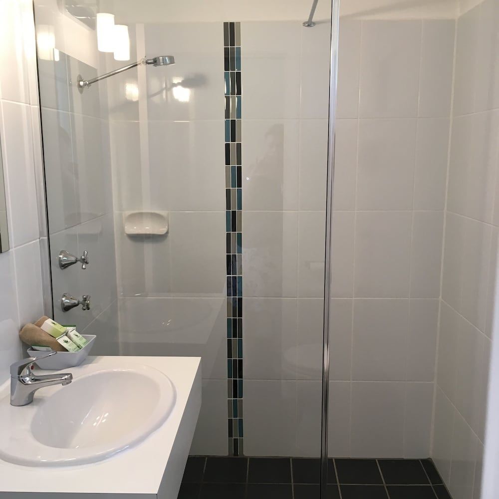 Sky Rider Motor Inn Twin Room 2