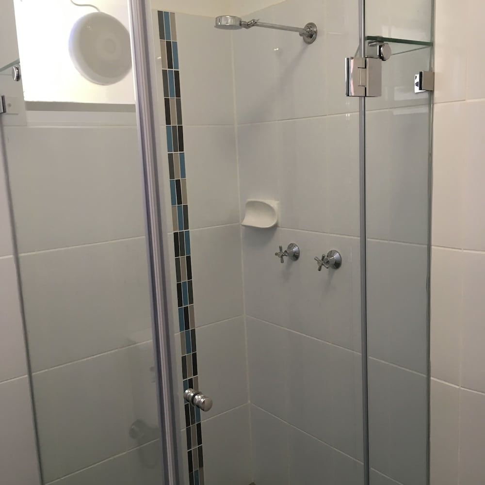 Sky Rider Motor Inn Family Room 5 5