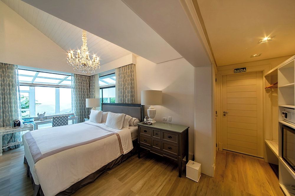 Superior Double Room, 1 King Bed, Valley View