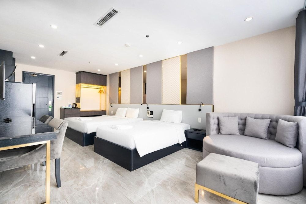 undefined Huazhu Hotel (华住酒店)