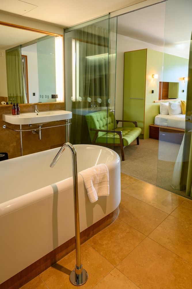 Ohtel Wellington Suite 15