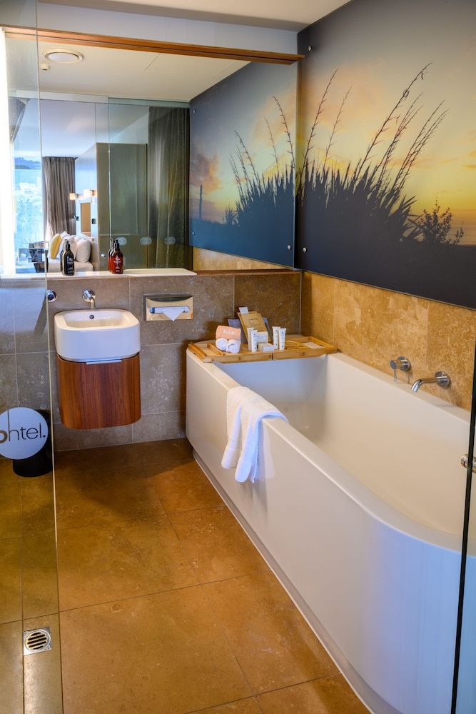 Ohtel Wellington Suite 14