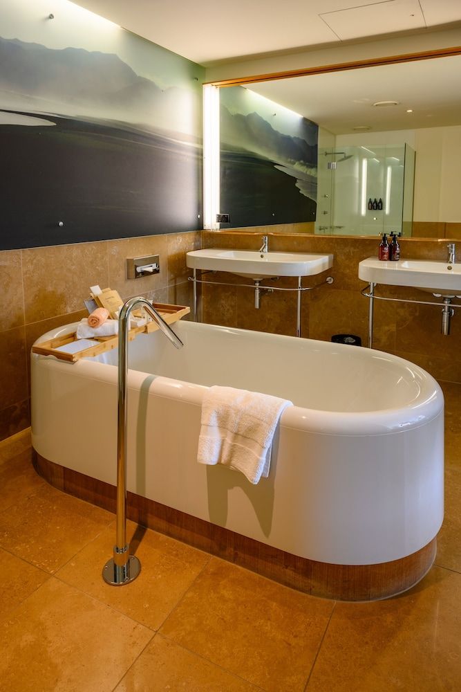 Ohtel Wellington Suite 18