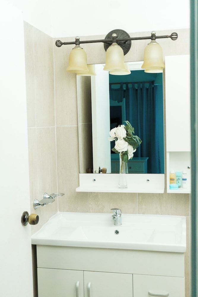 Beyond Sunset Resort & Villas Standard Room, 1 King Bed, Garden View 3