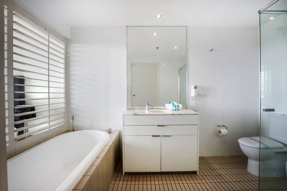 Ultra Broadbeach 1 Bedroom Garden View 4