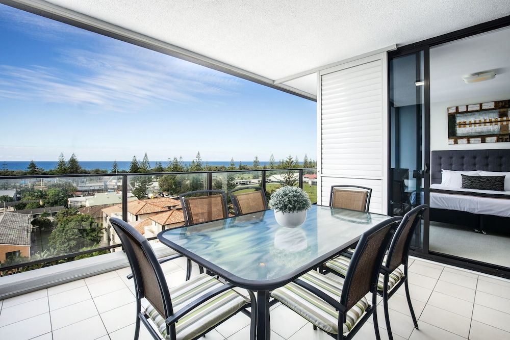 Ultra Broadbeach 1 Bedroom Garden View 3