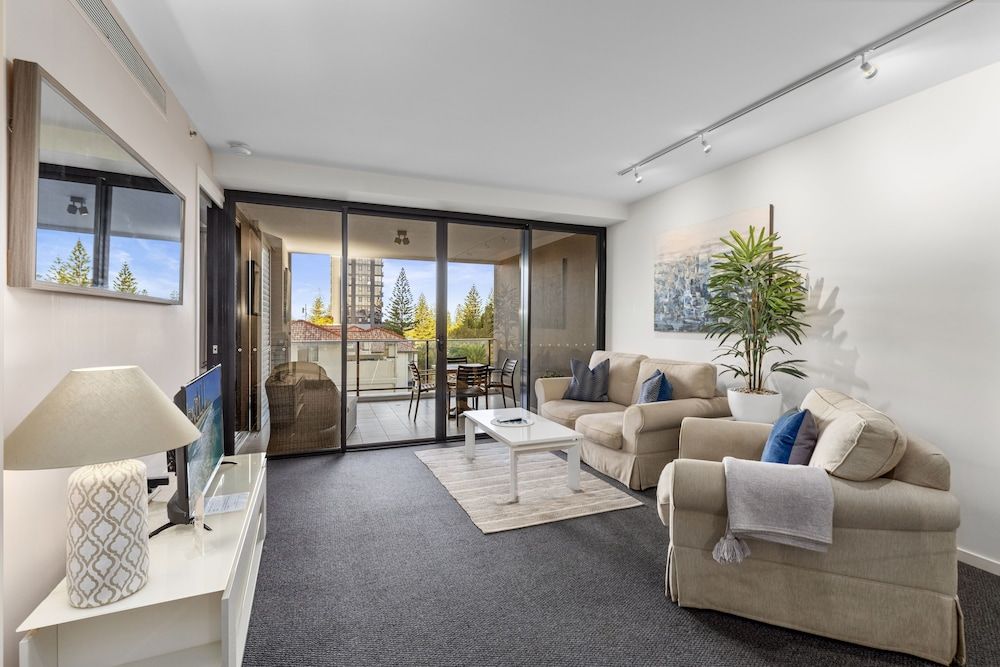 Ultra Broadbeach 1 Bedroom Garden View 6